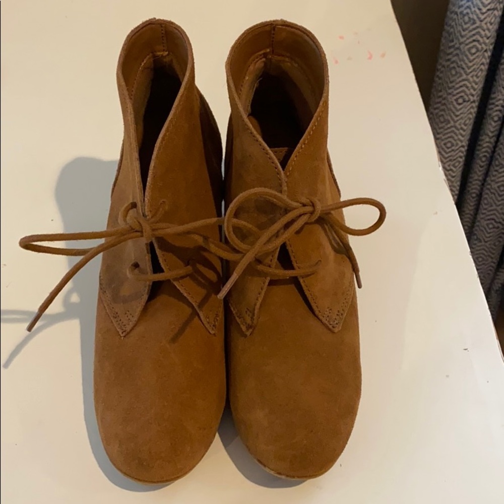 NWOT Medina camel suede lace up booties. Sz 8
